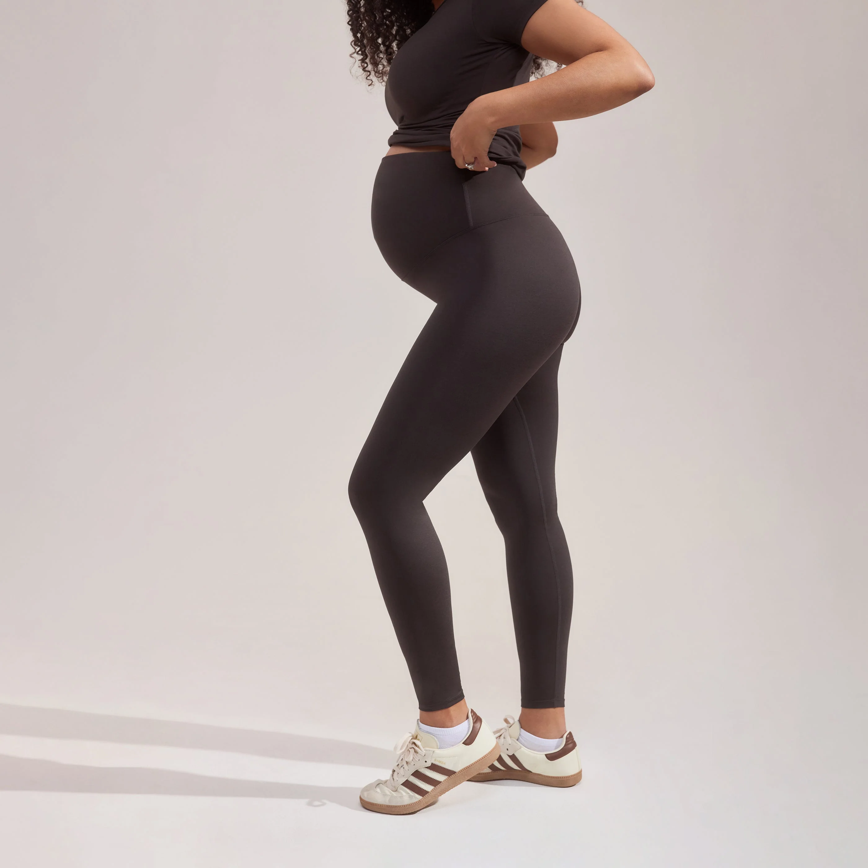 Maternity Ultimate Everyday Leggings - Black Coffee - Image 4